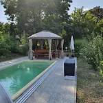 In Doebroekoez Mit Privatem Pool By Interhome Prázdninový dům Dobrokoz