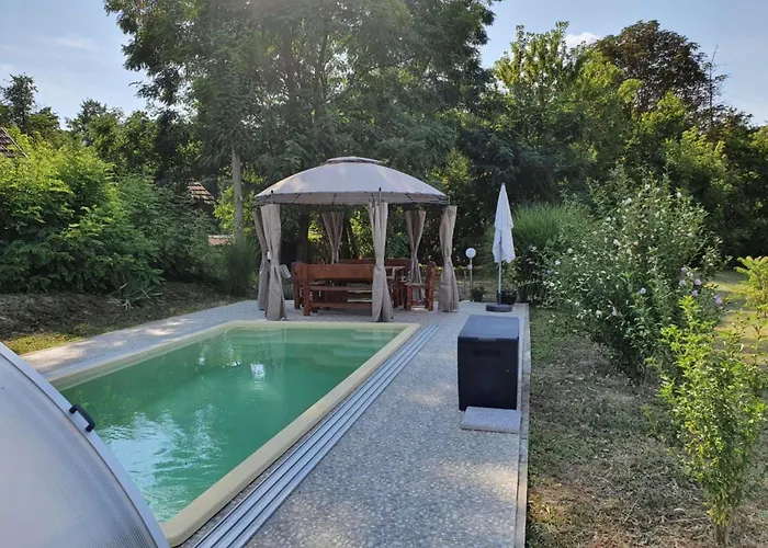 In Doebroekoez Mit Privatem Pool By Interhome Сasa de vacaciones Dobrokoz